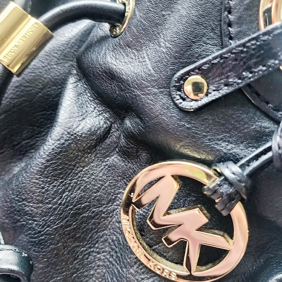 MICHAEL KORS LUDLOW DRAWSTRING LEATHER LARGE SHOULDER PURSE - Picture 2 of 5